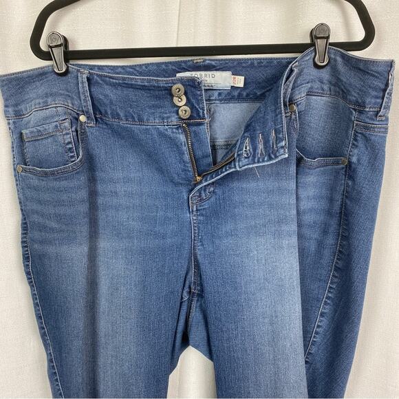 Torrid Medium Wash Raw Hem Jeggings Sz.22R - Picture 7 of 16